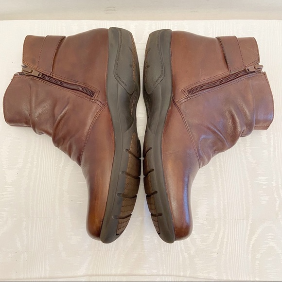 Clarks Women Sz 7.5 Chris Sydney Brown Slouch Leather Zip Ankle Booties - Picture 6 of 11